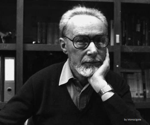 Primo Levi in Library 1983 · Wikimedia Commons / Monozigote